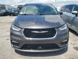 Used 2023 Chrysler Pacifica Touring-L image 3