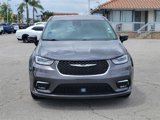 Used 2023 Chrysler Pacifica Touring-L image 2