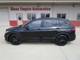 Used 2023 Volkswagen Tiguan SE R-Line image 2