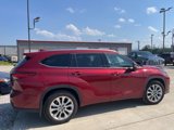 Used 2022 Toyota Highlander Limited image 3