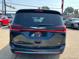 New 2025 Chrysler Pacifica Select image 4
