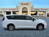 New 2025 Chrysler Pacifica Select image 2