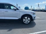 Used 2021 Volvo XC40 T5 Momentum image 4