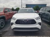 New 2025 Toyota Highlander Platinum image 2