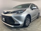 Used 2024 Toyota Sienna LE image 3