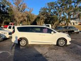 Used 2017 Chrysler Pacifica Touring-L image 3