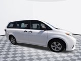 Used 2018 Toyota Sienna L image 3