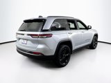 Used 2023 Jeep Grand Cherokee Altitude image 5