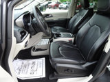 Used 2023 Chrysler Pacifica Touring-L image 2