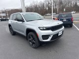 Used 2025 Jeep Grand Cherokee Altitude image 2