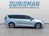 Used 2023 Chrysler Pacifica Touring-L image 2