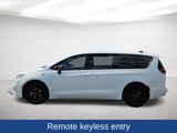 Used 2024 Chrysler Pacifica Select image 4
