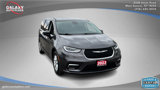 Used 2023 Chrysler Pacifica Touring-L image 3