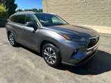 Used 2022 Toyota Highlander XLE image 3