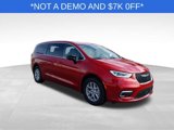 New 2025 Chrysler Pacifica Select image 2