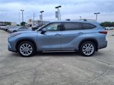 Used 2023 Toyota Highlander Limited image 2