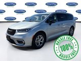 Used 2024 Chrysler Pacifica Limited image 3
