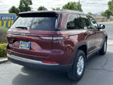 Used 2023 Jeep Grand Cherokee Laredo image 3