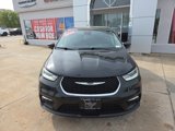 Used 2024 Chrysler Pacifica Select image 2