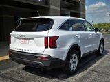 Used 2022 Kia Sorento LX image 3