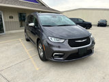 Used 2023 Chrysler Pacifica Limited image 3