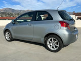 Used 2011 Toyota Yaris 2-Door Hatchback image 4