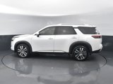 New 2025 Nissan Pathfinder Platinum image 3