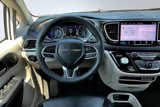 Used 2023 Chrysler Pacifica Touring-L image 5