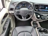 Used 2023 Chrysler Pacifica Touring-L image 2