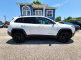 Used 2017 Jeep Cherokee Trailhawk image 6