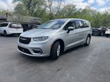 Used 2023 Chrysler Pacifica Touring-L image 5