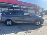 Used 2017 Chrysler Pacifica Touring-L image 3