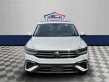 Used 2022 Volkswagen Tiguan SE w/ Panoramic Sunroof Package image 3