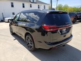 New 2025 Chrysler Pacifica Limited image 4
