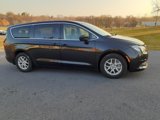 Used 2022 Chrysler Voyager LX image 3