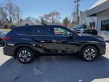 Used 2022 Toyota Highlander XLE image 2