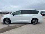 Used 2024 Chrysler Pacifica Select image 2