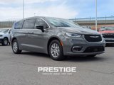 New 2025 Chrysler Pacifica Select image 3