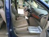 Used 2015 Chrysler Town & Country Touring image 6