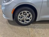 Used 2023 Chrysler Pacifica Limited image 4