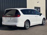 Used 2024 Chrysler Pacifica Limited image 5