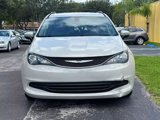 Used 2017 Chrysler Pacifica Touring image 3