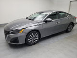 Used 2023 Nissan Altima 2.5 SV w/ SV Premium Package image 2
