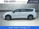 New 2025 Chrysler Pacifica Select image 2