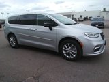 Used 2024 Chrysler Pacifica Touring-L image 4