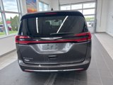 Used 2023 Chrysler Pacifica Touring-L image 4