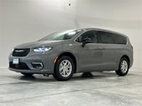New 2025 Chrysler Pacifica Select image 2