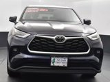 Used 2023 Toyota Highlander LE image 3