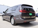 Used 2023 Chrysler Pacifica Touring-L image 3