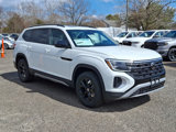 New 2025 Volkswagen Atlas Peak Edition SE image 3